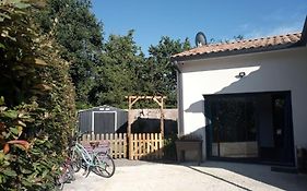 Petite Maison Avec Jardin Entre Lac Et Village